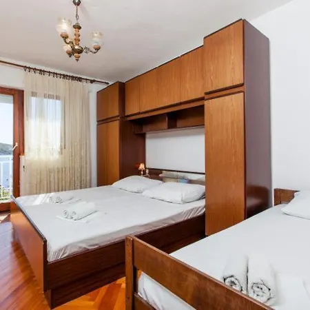 Apartment Nemo Vinisce