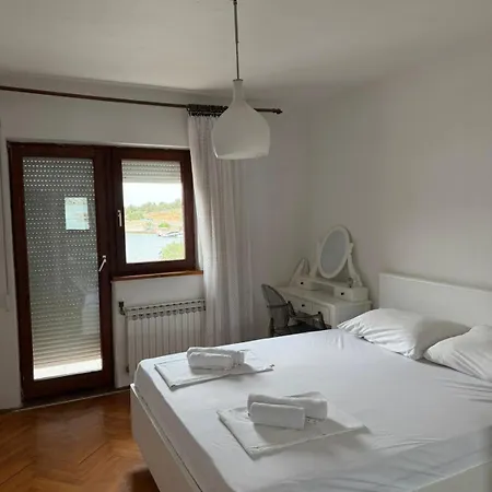 Apartment Nemo Vinisce